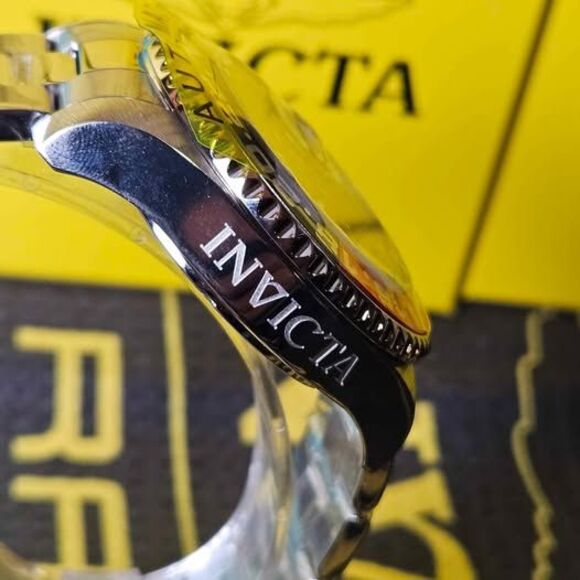 Invicta Grand Diver Automatic Watch – Red Dial / Stainless Steel 300M WR - Picture 6 of 8